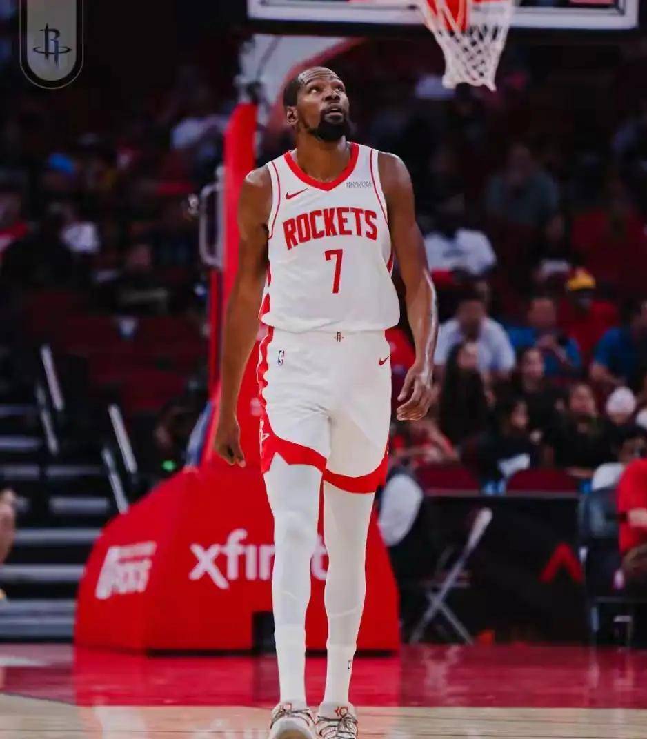 爱游戏- 杜兰特与40激战曼联分钟，重要助攻胜负难料！，阿扎伦卡焦点对战引发球迷热议