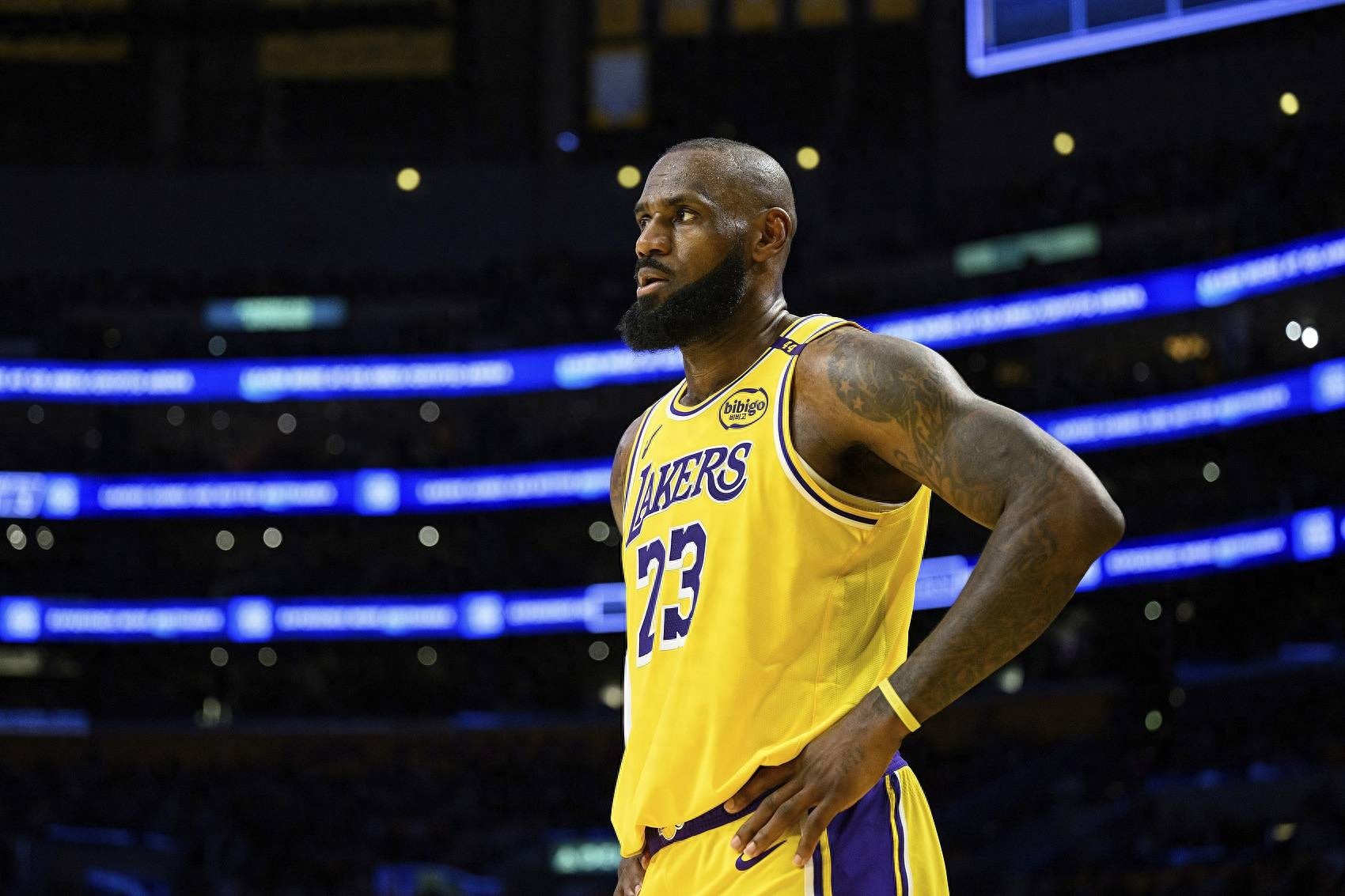 爱游戏体育-詹姆斯新星比分优势明显表现惊艳，勇士未来可期！的简单介绍